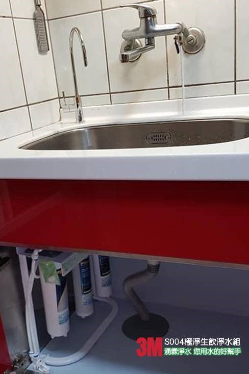 3M S004 / 生飲淨水器 / NSF認證濾心 / 高效過濾系統 / 活性碳濾心 / 家用水質過濾 / 長效過濾系統 / 7,571公升過濾水量 / 5.6公升/分鐘過濾流速 / 家庭飲用水過濾